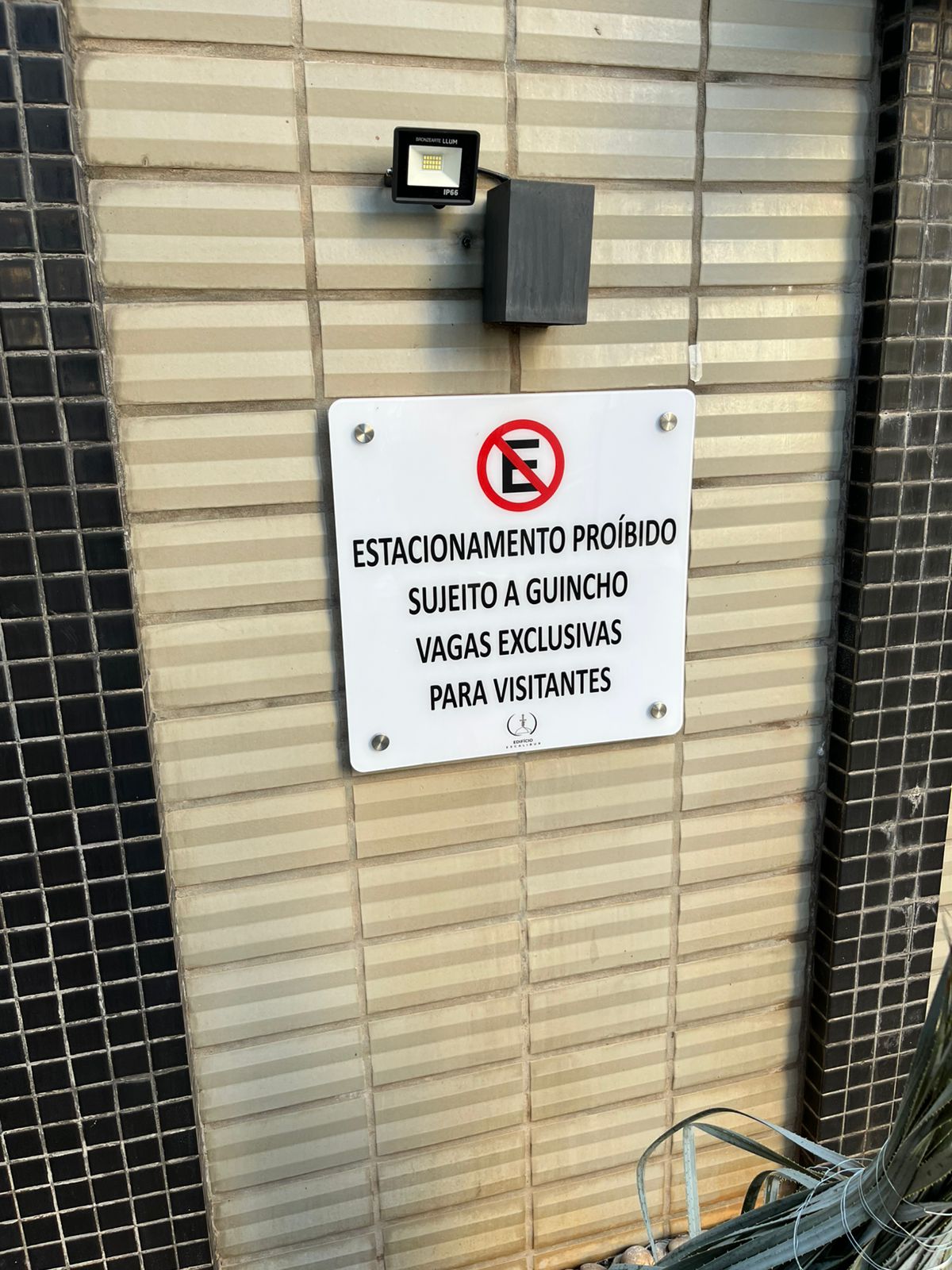 Placa de Identificação/Sinalização em Acrílico – Impressão Digital e Fixação - Placas Impressas - Imagem 9